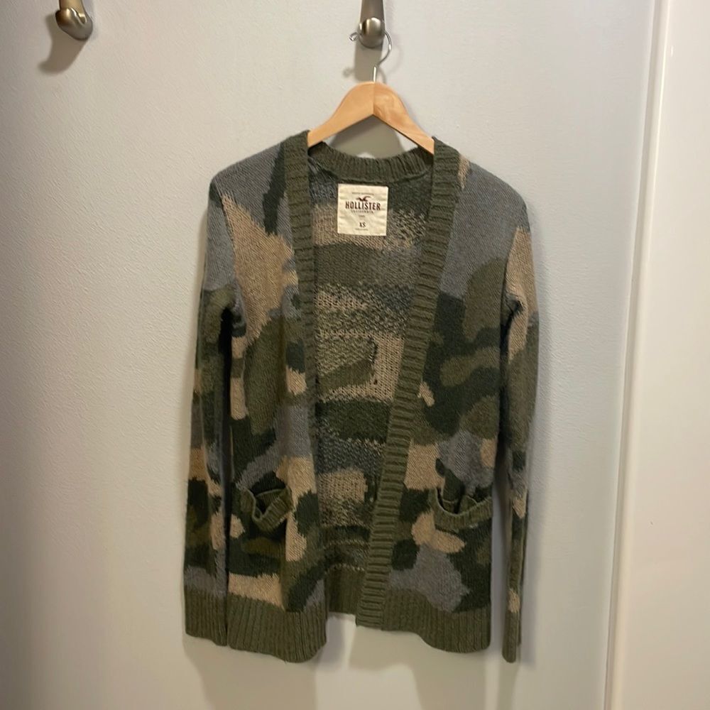 Hollister woman’s camo cardigan